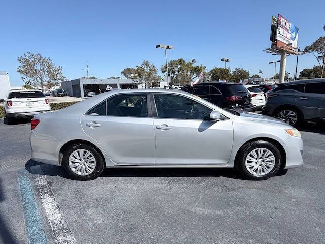 Used 2013 Toyota Camry LE image 4