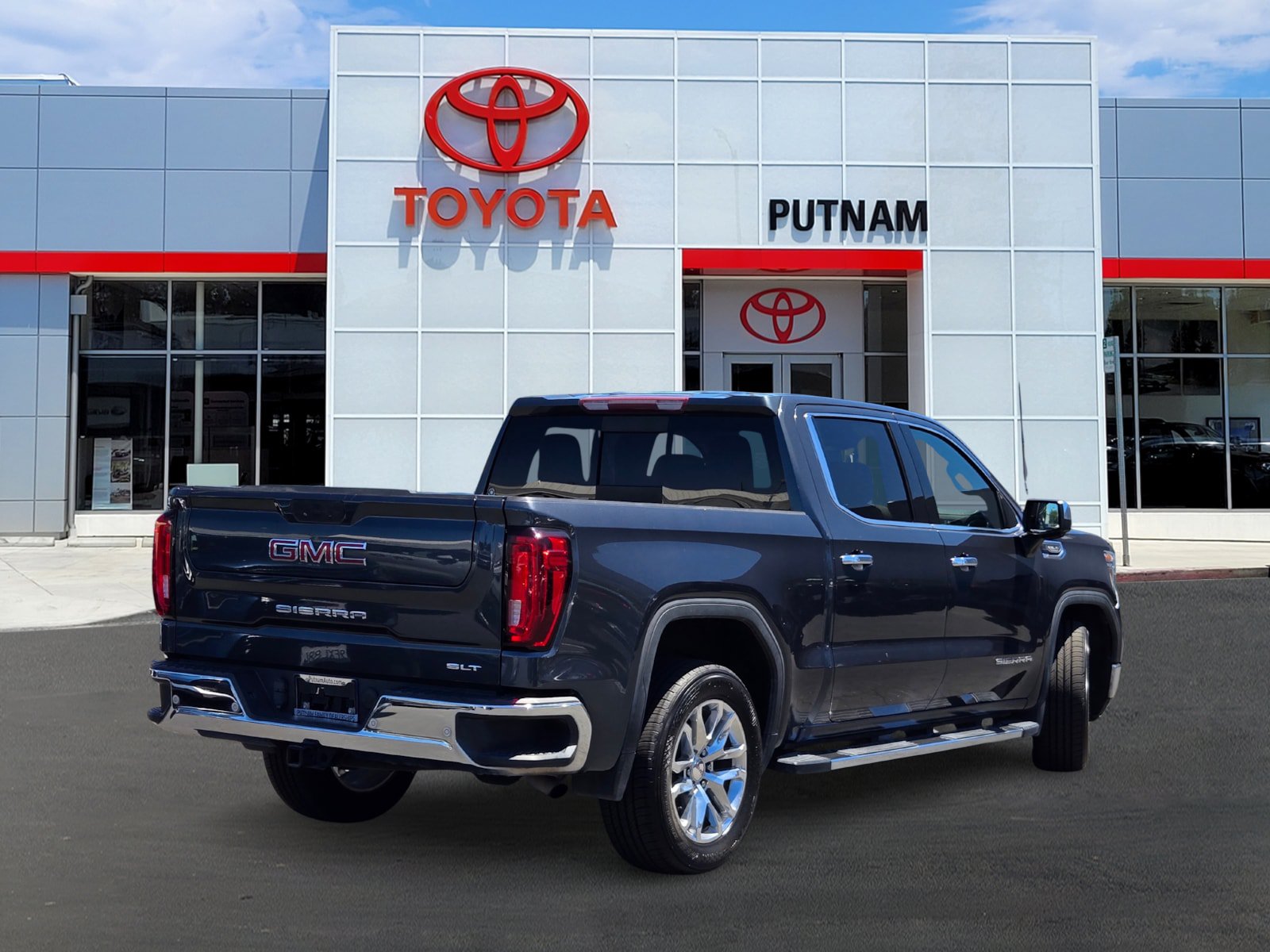 Used 2020 GMC Sierra 1500 SLT w/ SLT Premium Plus Package RWD image 4