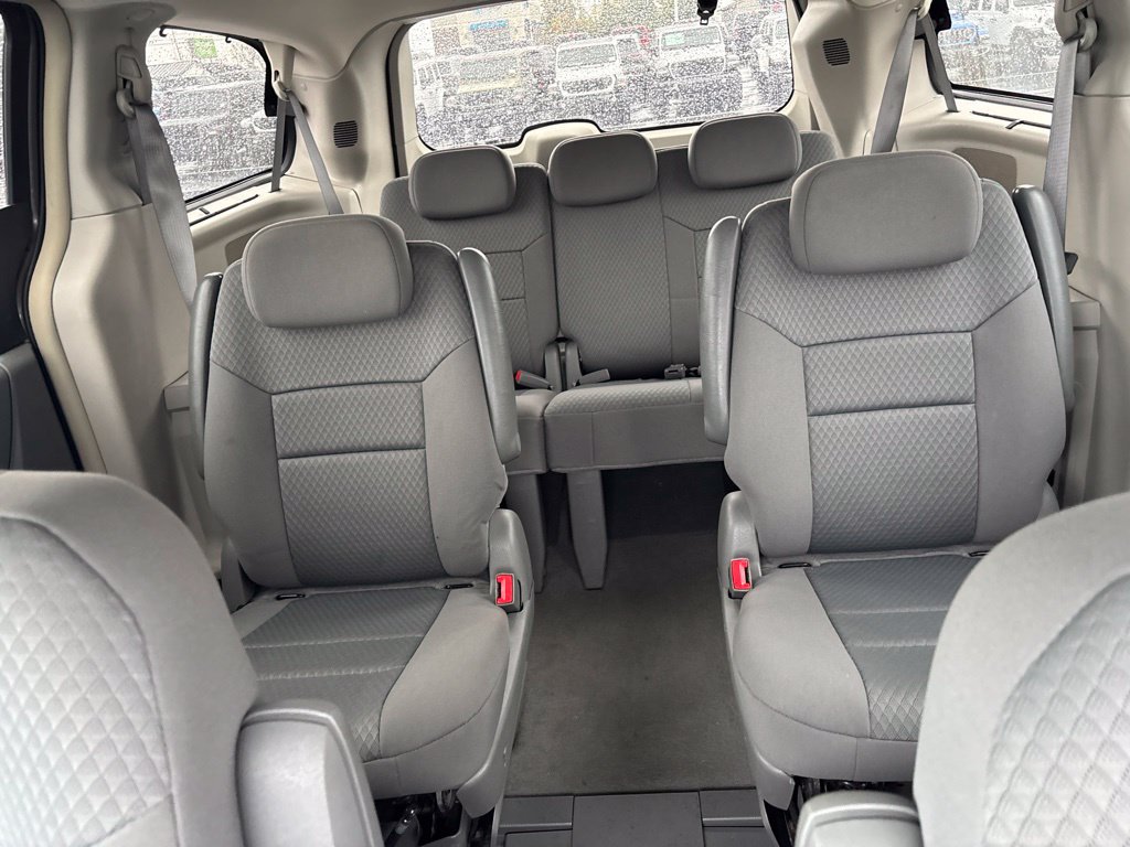 Used 2010 Dodge Grand Caravan Crew w/ Family Value Group FWD image 29