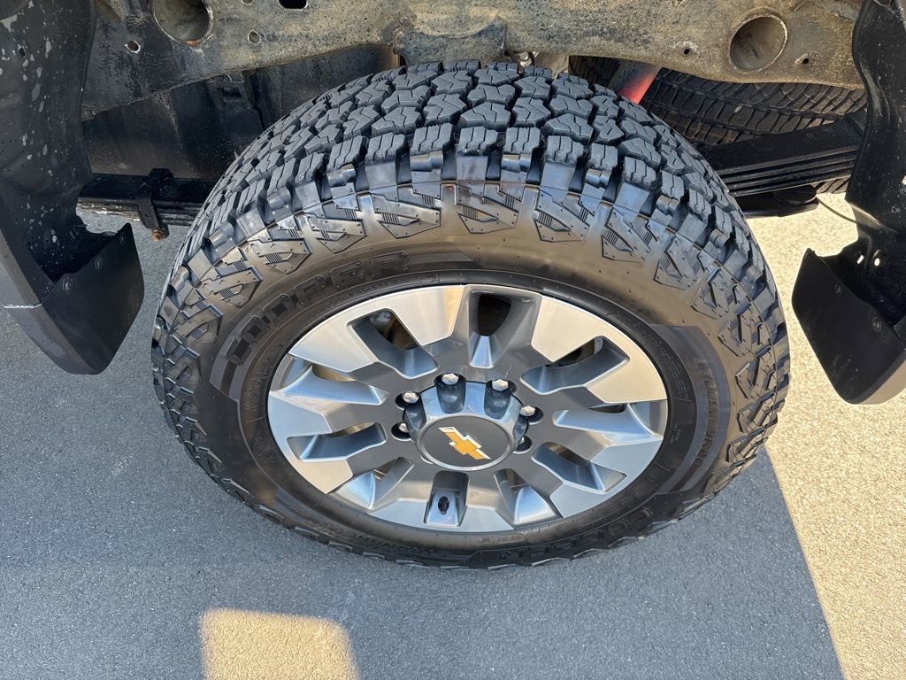 Used 2024 Chevrolet Silverado 2500 Custom w/ Custom Convenience Package image 11