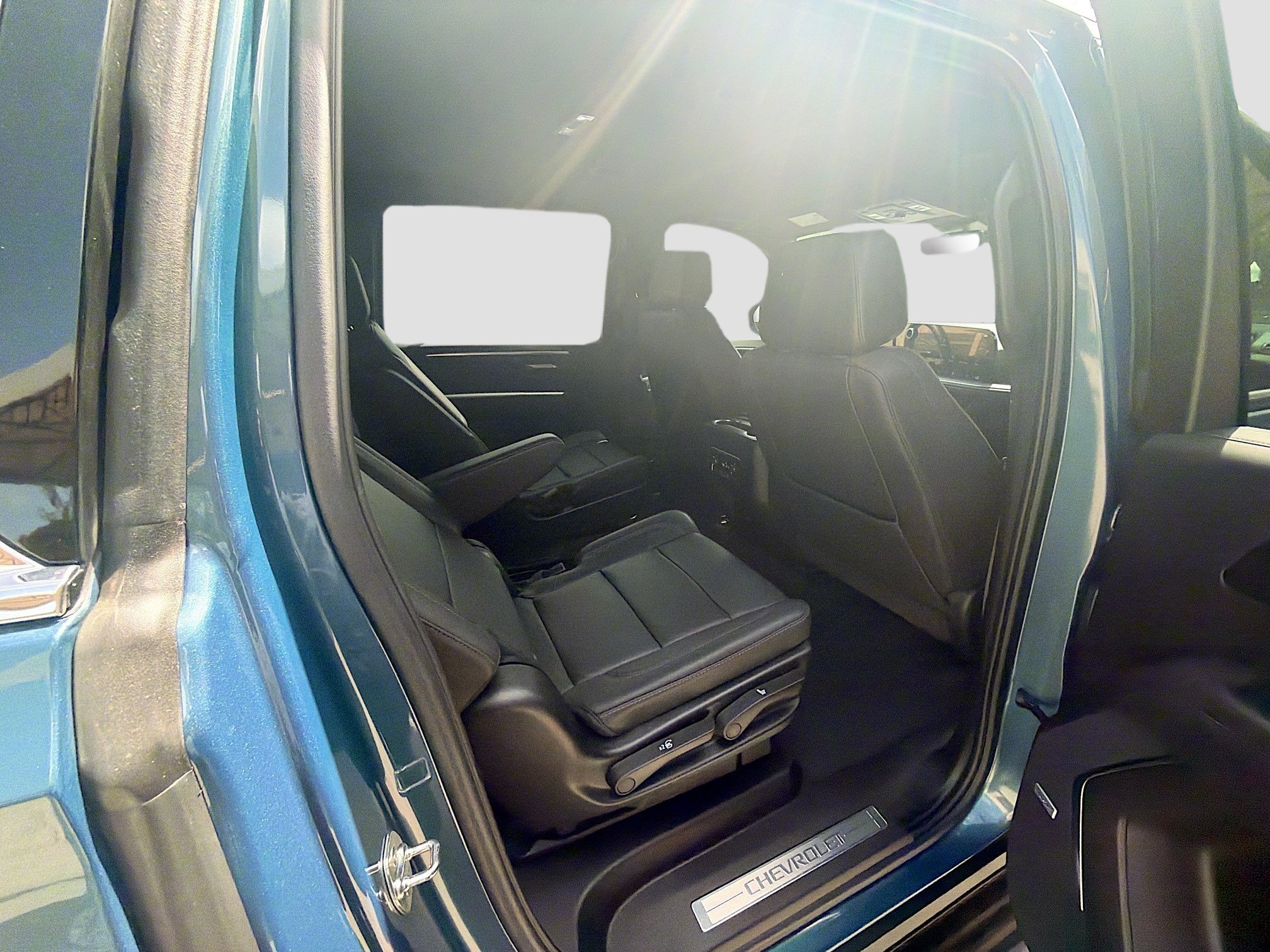 Used 2025 Chevrolet Suburban LT w/ Comfort Package RWD image 26