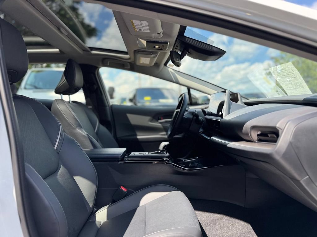 Used 2025 Toyota Prius XLE AWD/4WD image 28