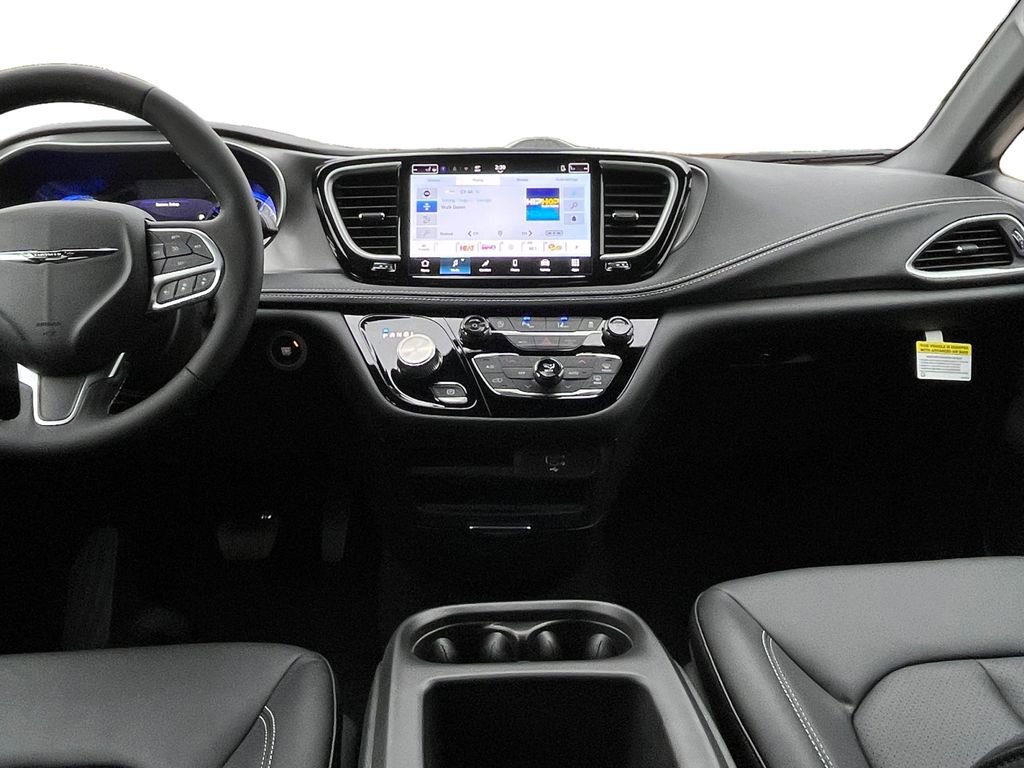 New 2026 Chrysler Pacifica Select image 3