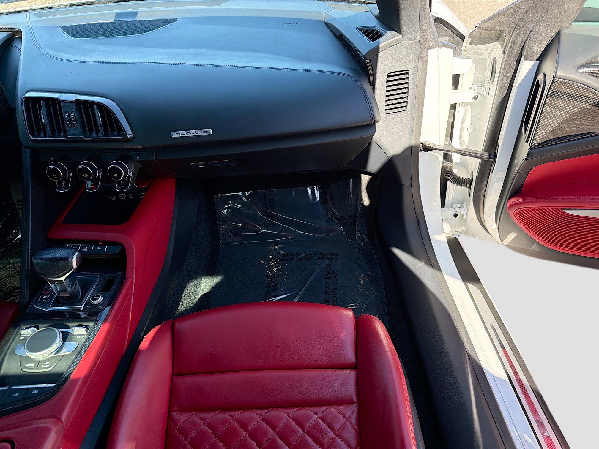 Used 2017 Audi R8 V10 w/ Carbon Exterior Package image 17