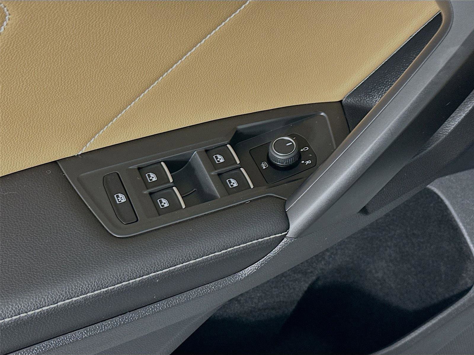 Used 2022 Volkswagen Tiguan SE image 18