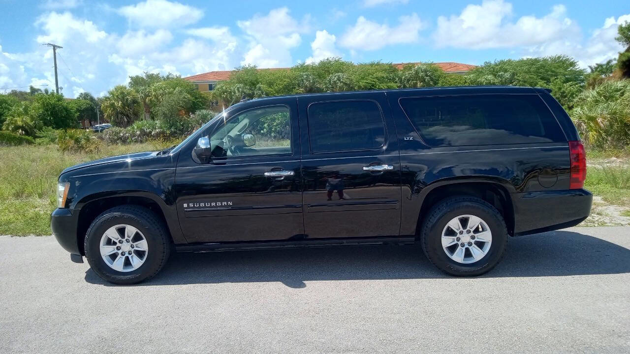 Used 2007 Chevrolet Suburban LTZ w/ LTZ Preferred Equipment Group image 9