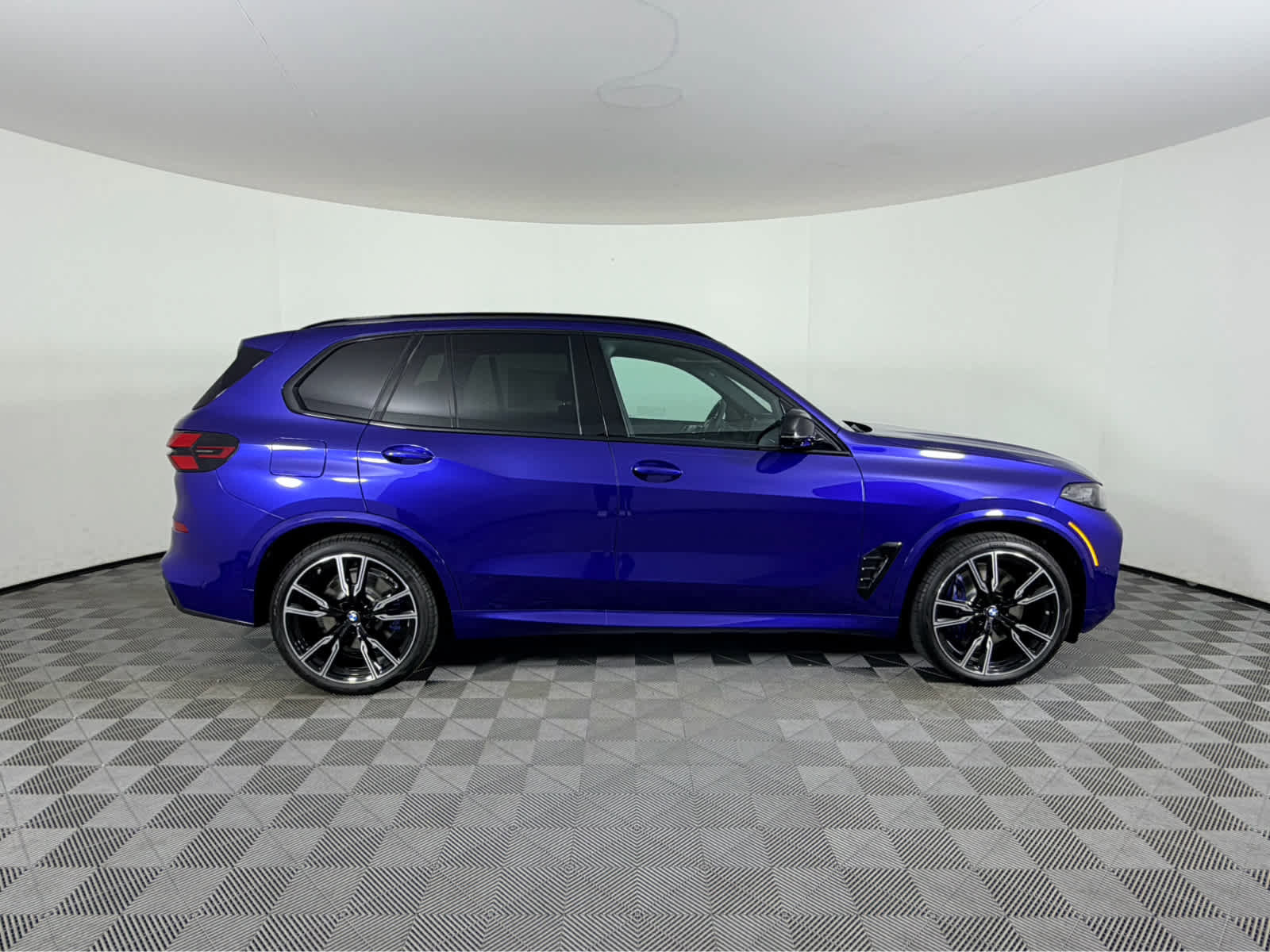 New 2026 BMW X5 M60i image 3