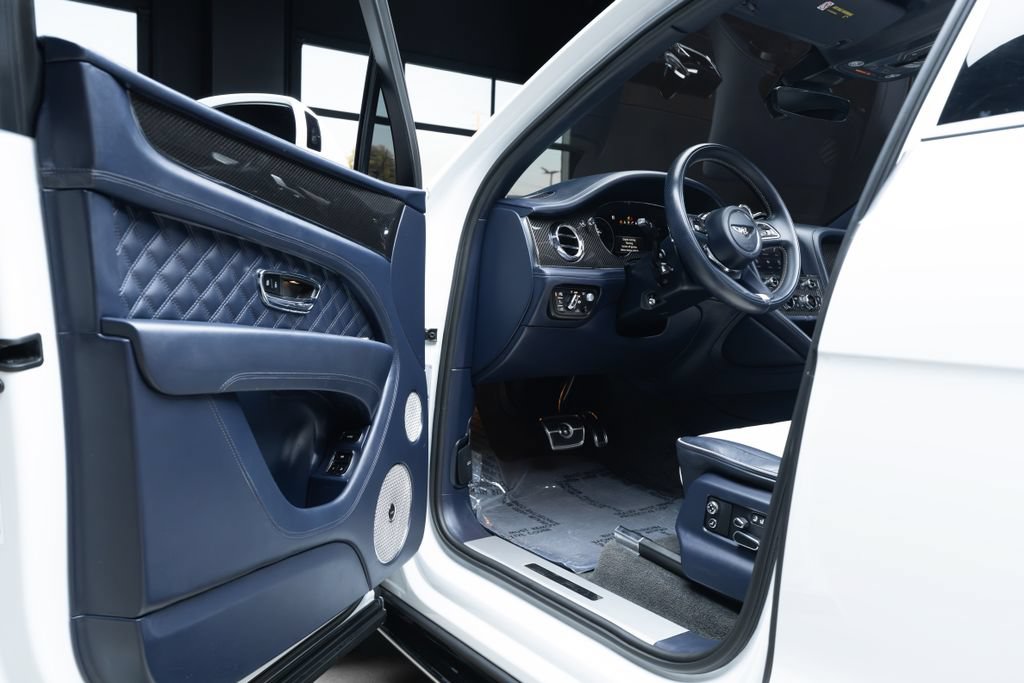 Used 2022 Bentley Bentayga AWD/4WD image 22