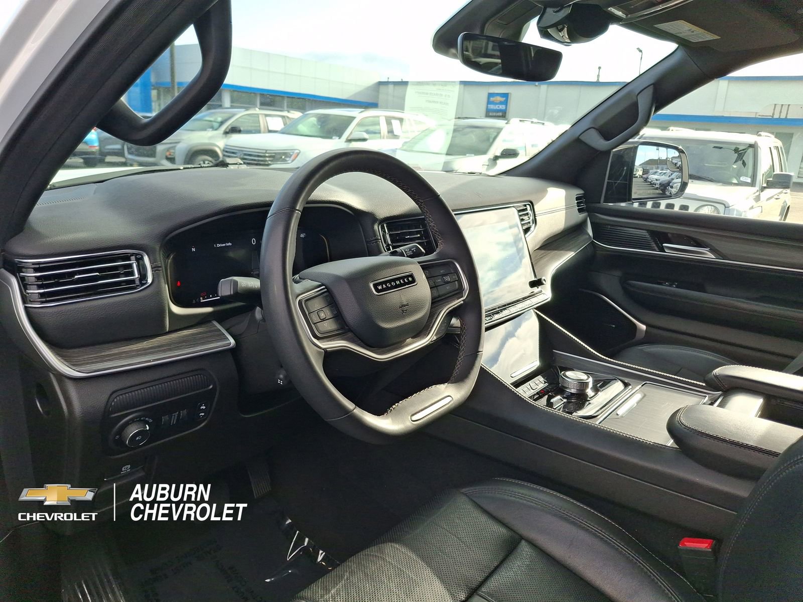 Used 2023 Jeep Wagoneer L Series II AWD/4WD image 19