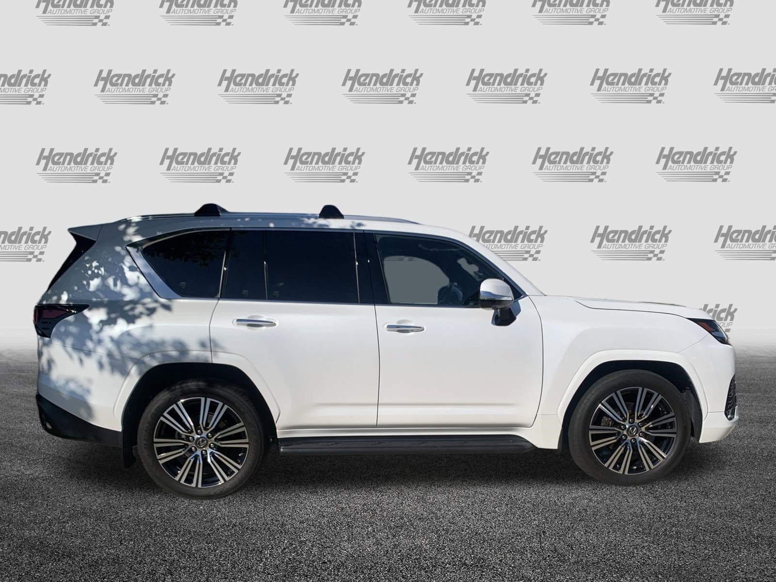 Used 2023 Lexus LX 600 4WD w/ Luxury Package image 11