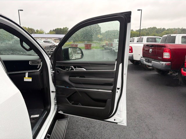 New 2026 Jeep Grand Wagoneer Summit AWD/4WD image 17
