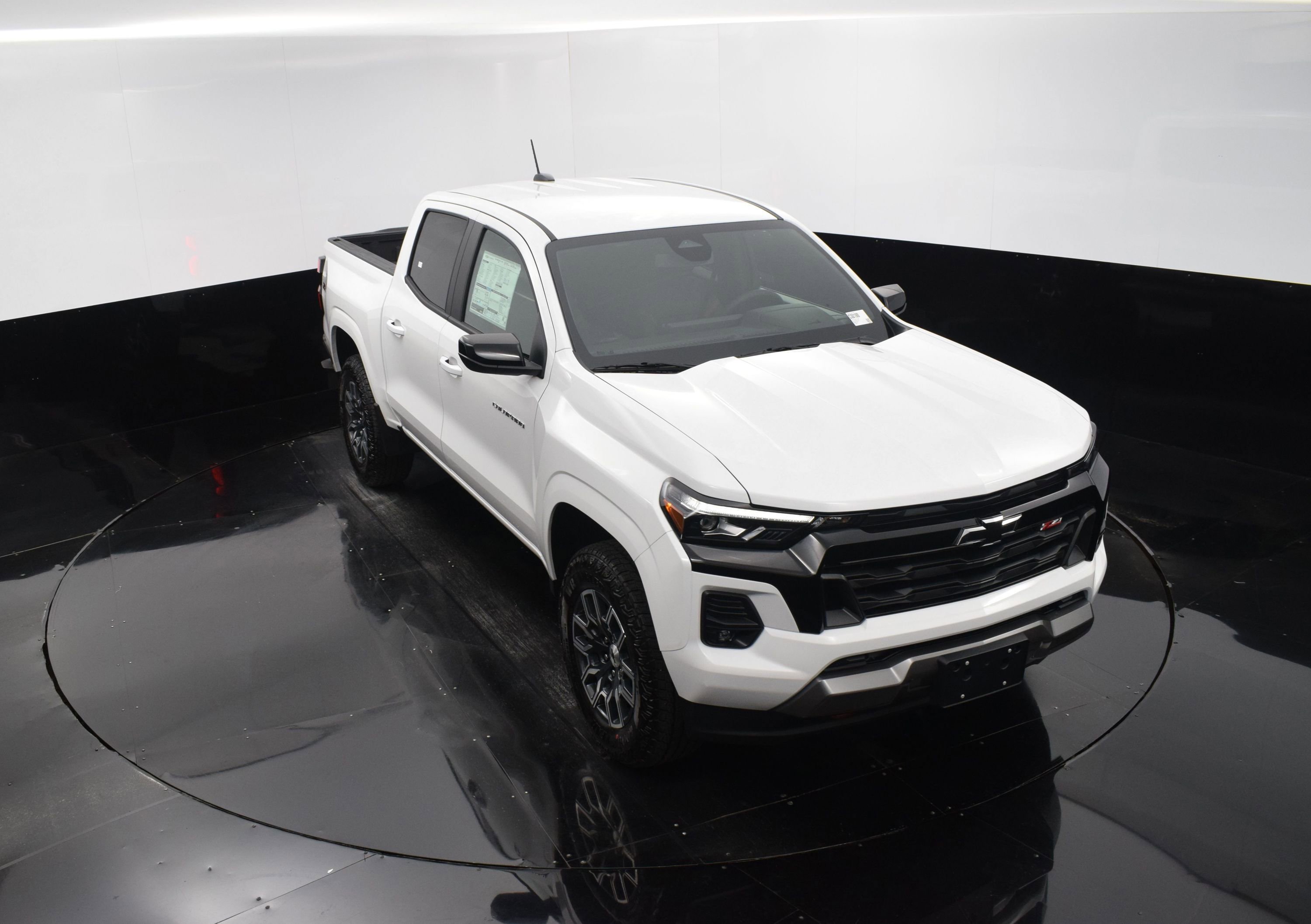 New 2025 Chevrolet Colorado Z71 w/ Z71 Convenience Package 2