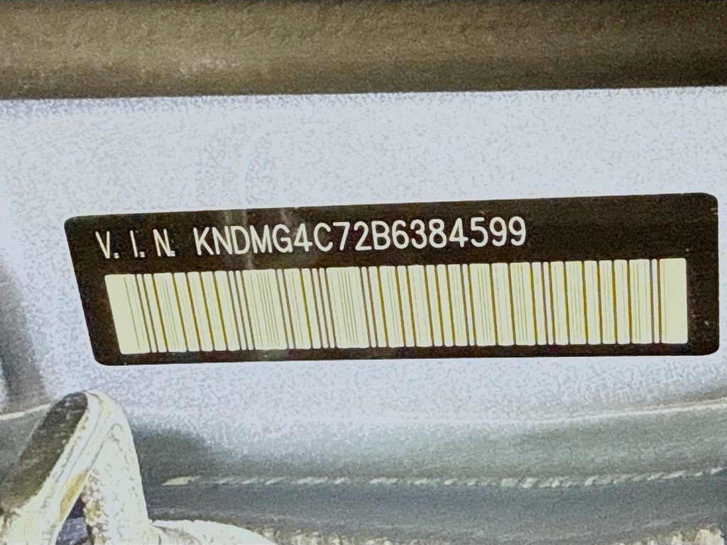 Used 2011 Kia Sedona LX image 26