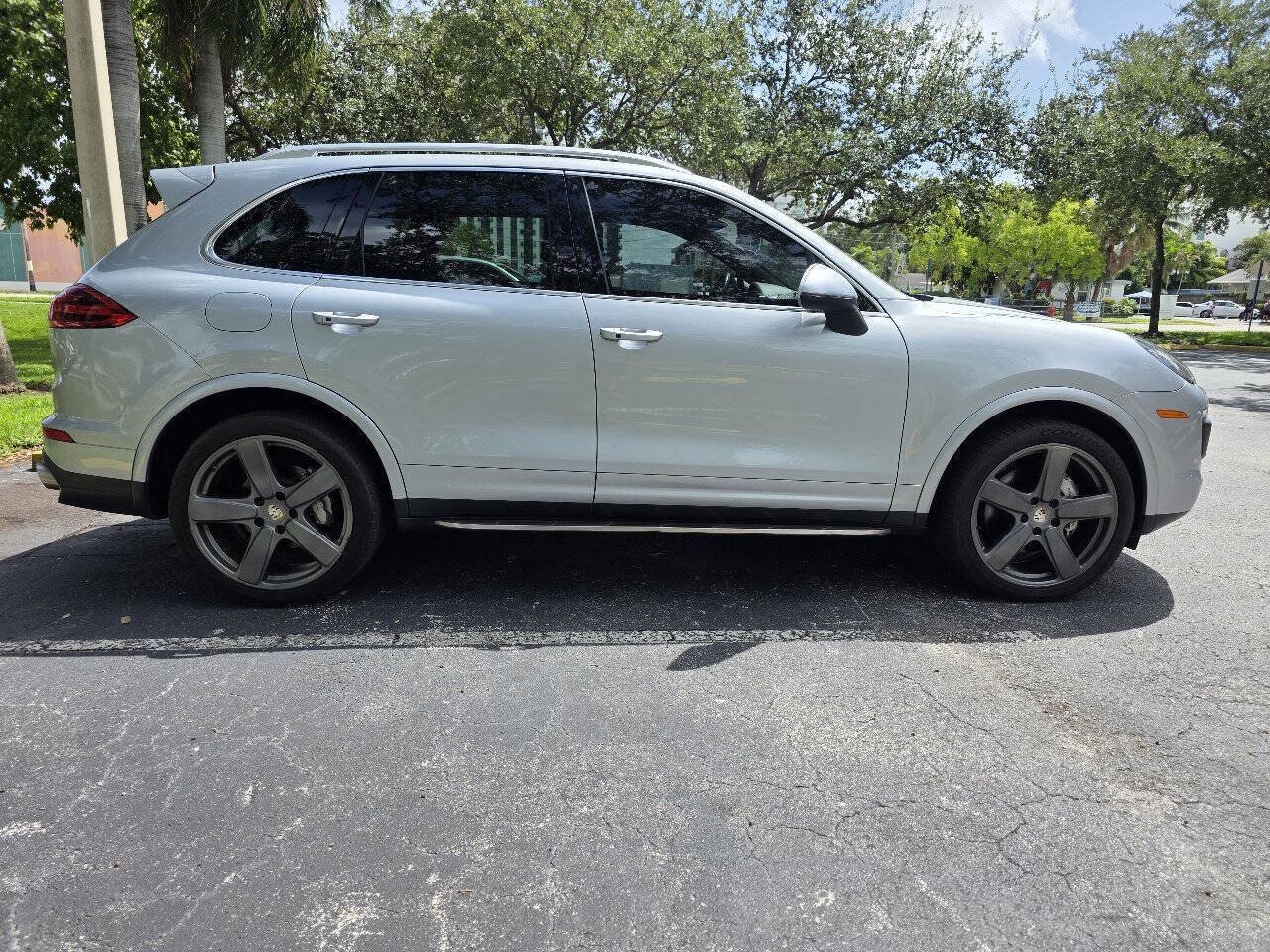 Used 2016 Porsche Cayenne S AWD/4WD image 7