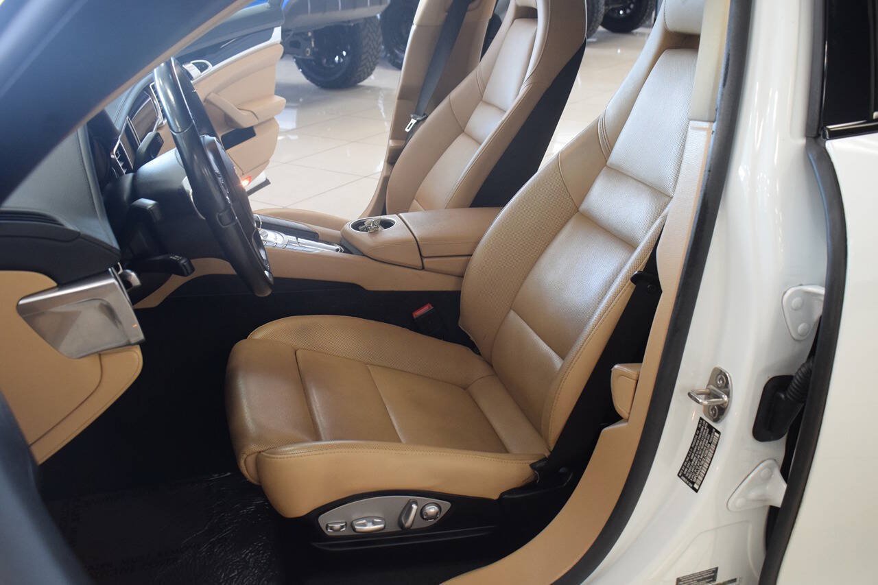 Used 2016 Porsche Panamera AWD/4WD image 35