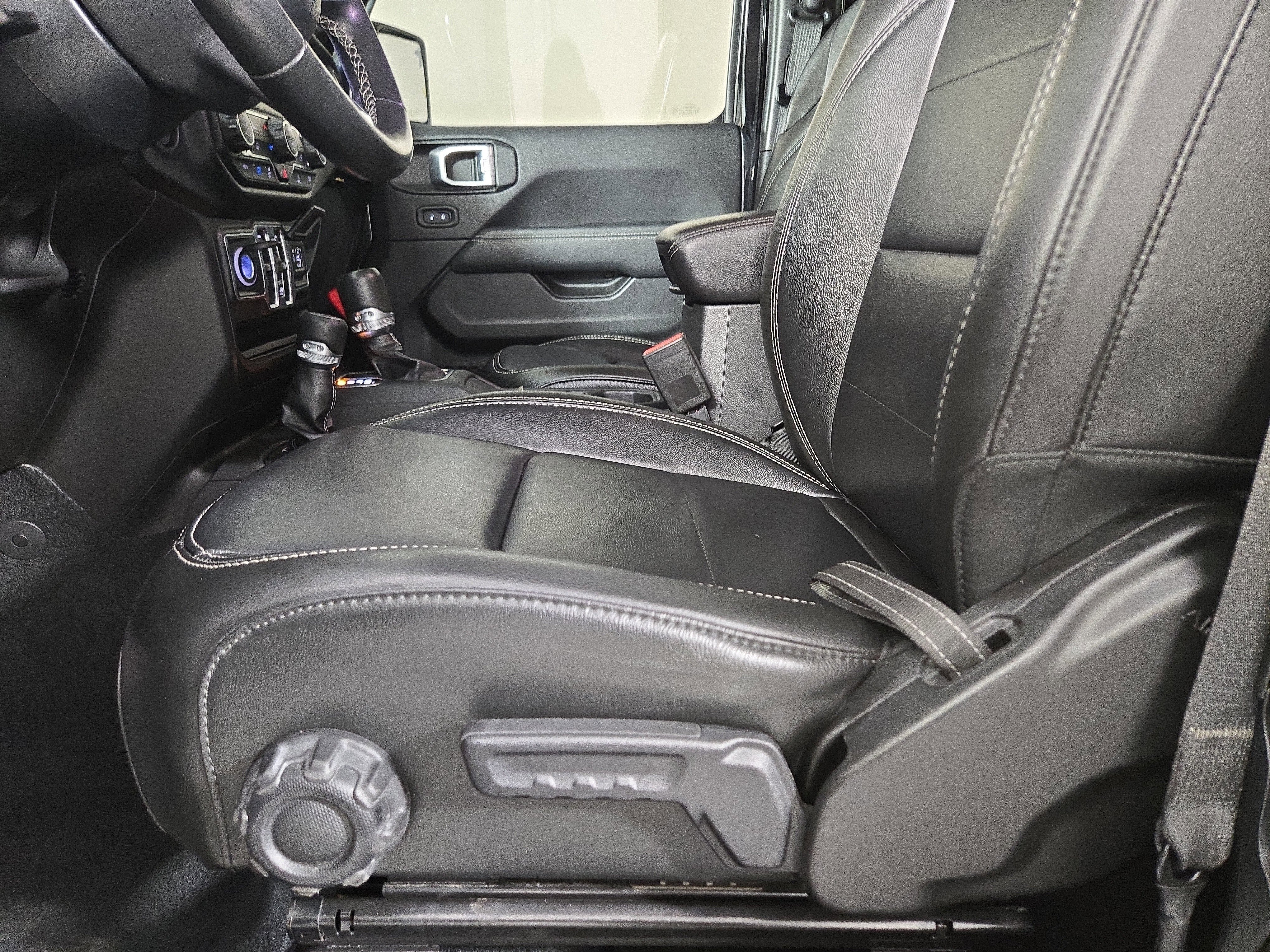 Certified 2022 Jeep Wrangler Unlimited Sahara image 31