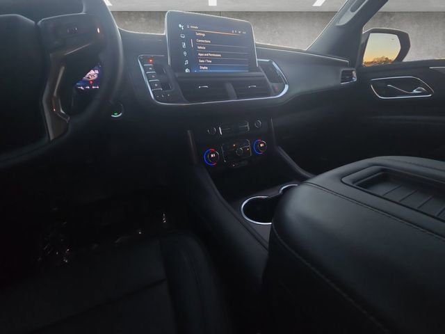 Used 2023 Chevrolet Suburban High Country image 3