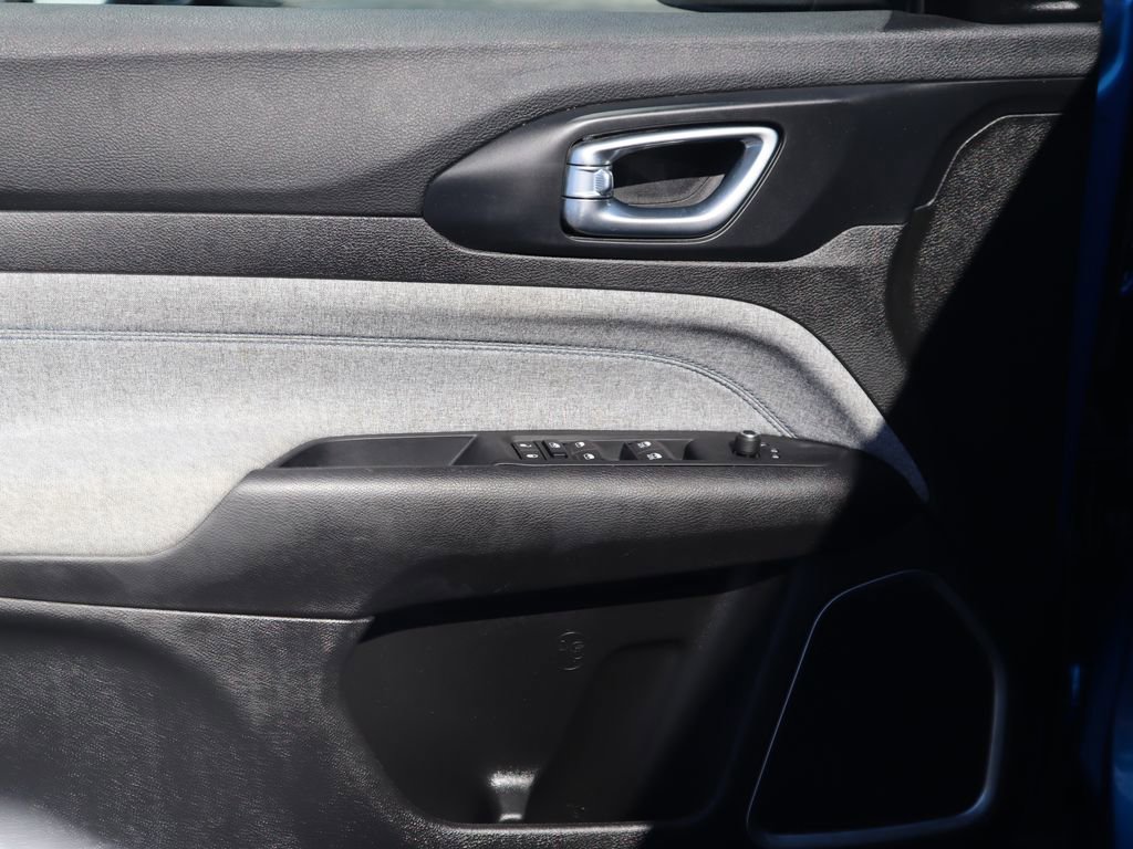 Used 2024 Jeep Compass Sport image 16