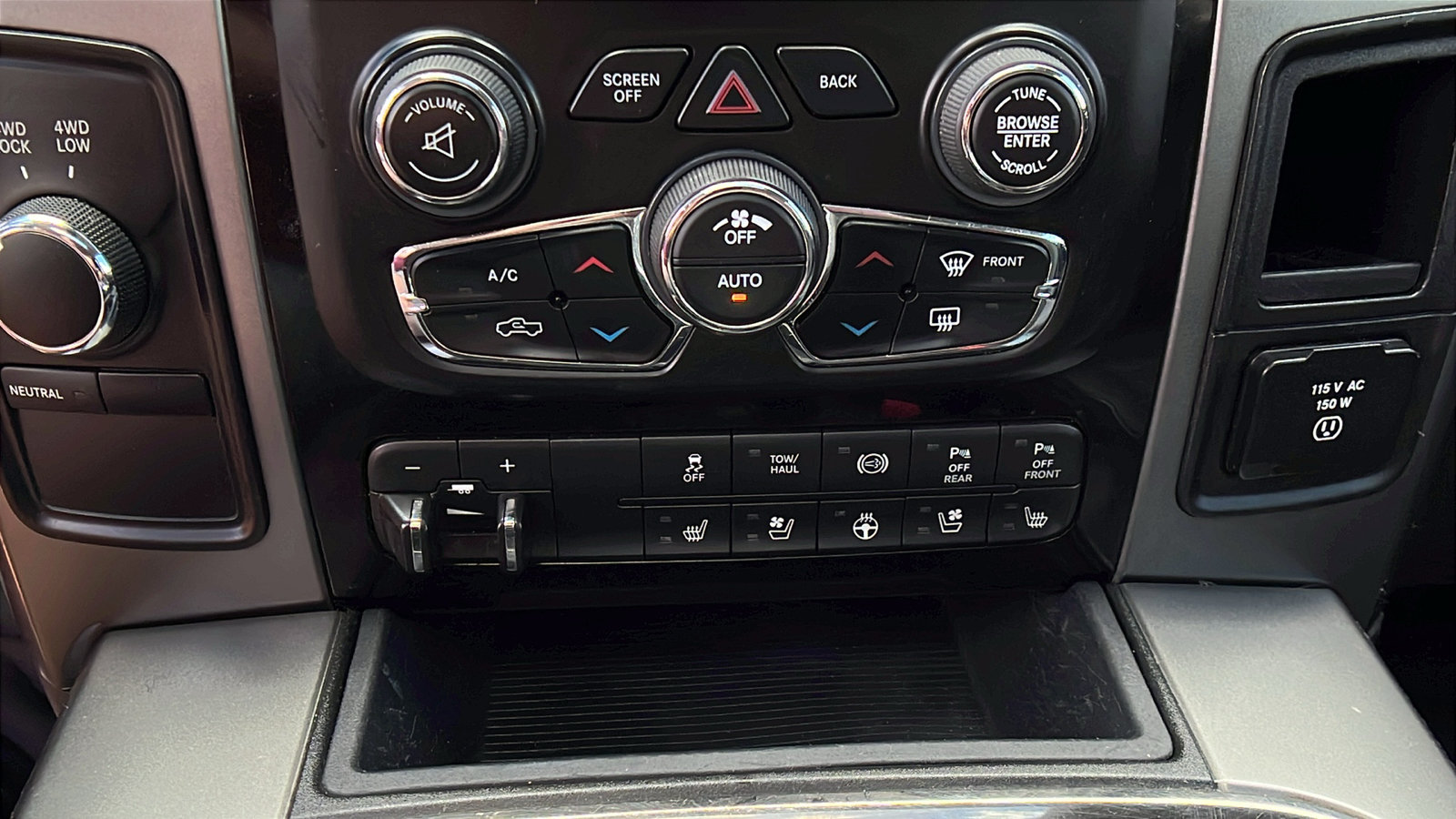 Used 2018 RAM 2500 Laramie w/ Sport Appearance Group AWD/4WD image 31