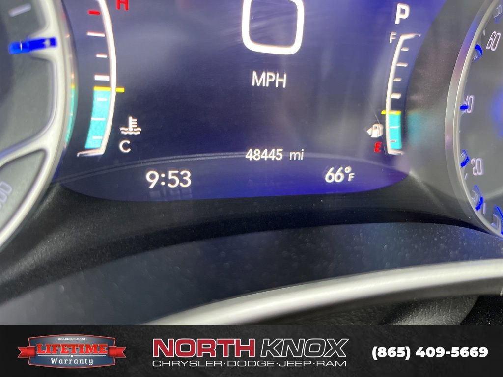 Used 2023 Chrysler Pacifica Touring-L image 30