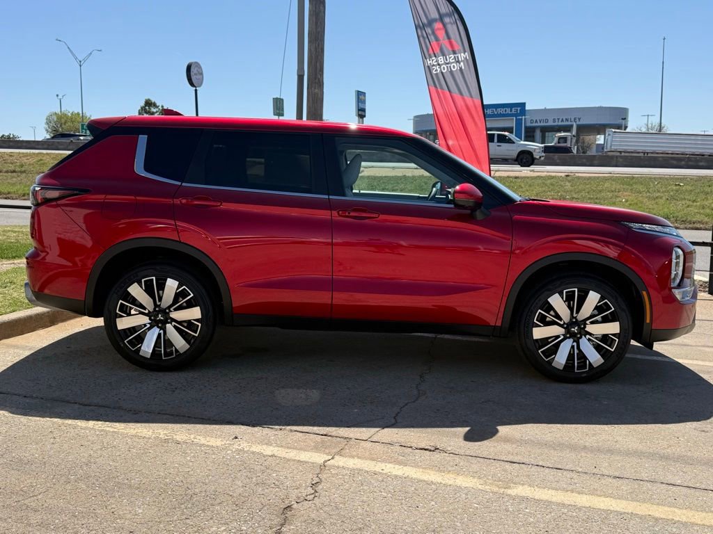 New 2026 Mitsubishi Outlander SE image 13