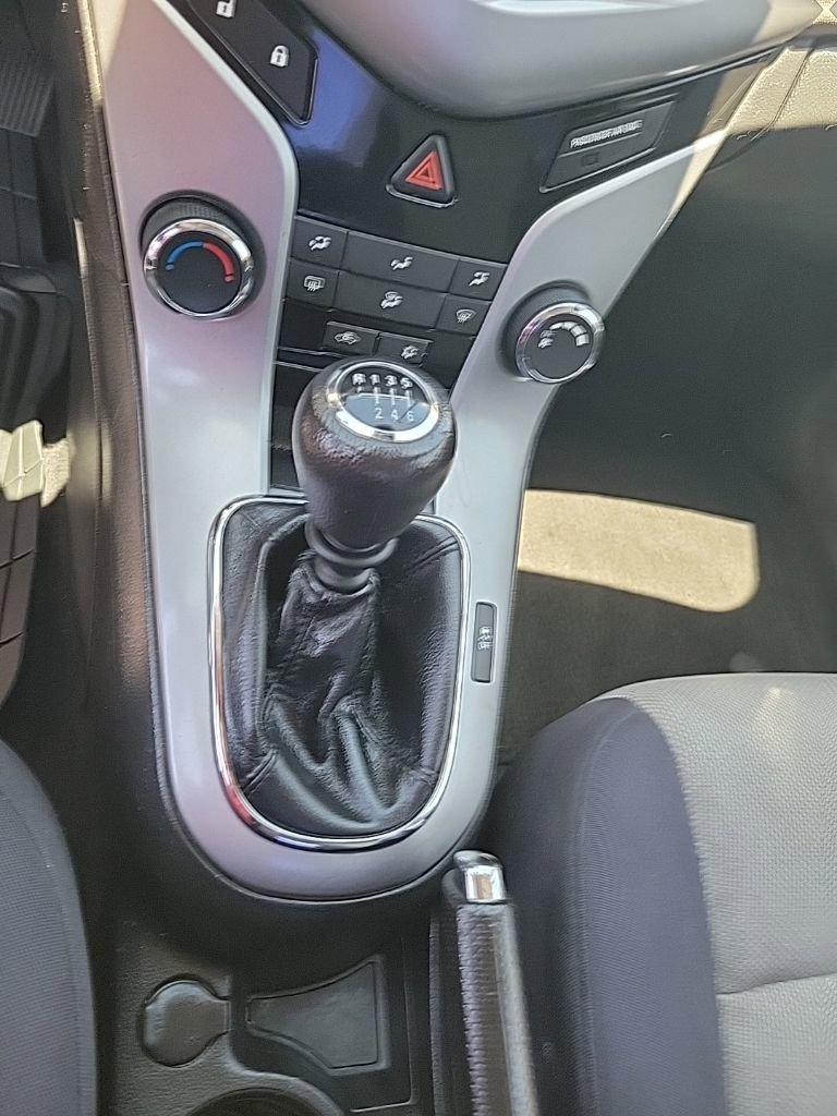 Used 2012 Chevrolet Cruze LS FWD image 26