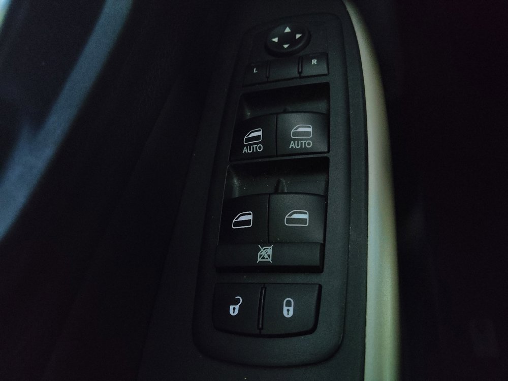 Used 2018 Jeep Cherokee Limited w/ Luxury Group AWD/4WD image 27