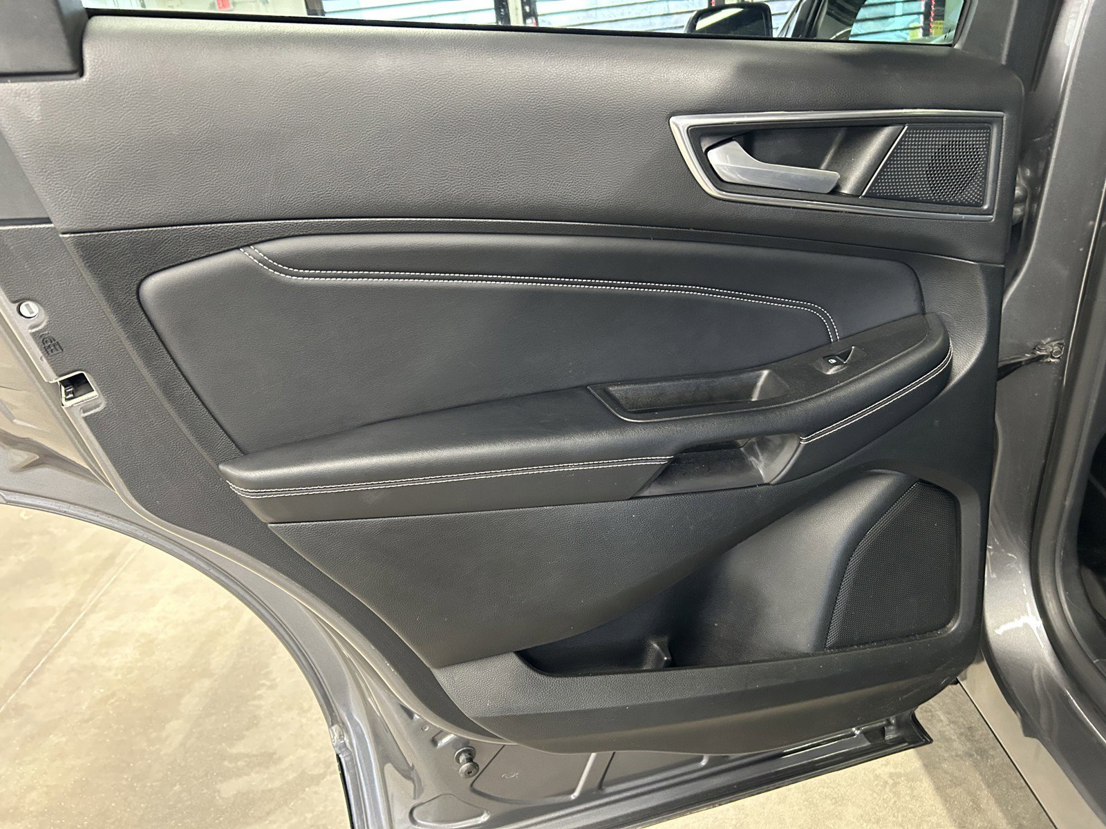 Used 2022 Ford Edge Titanium image 13