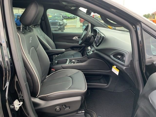 New 2026 Chrysler Pacifica Limited w/ S Appearance Package image 29