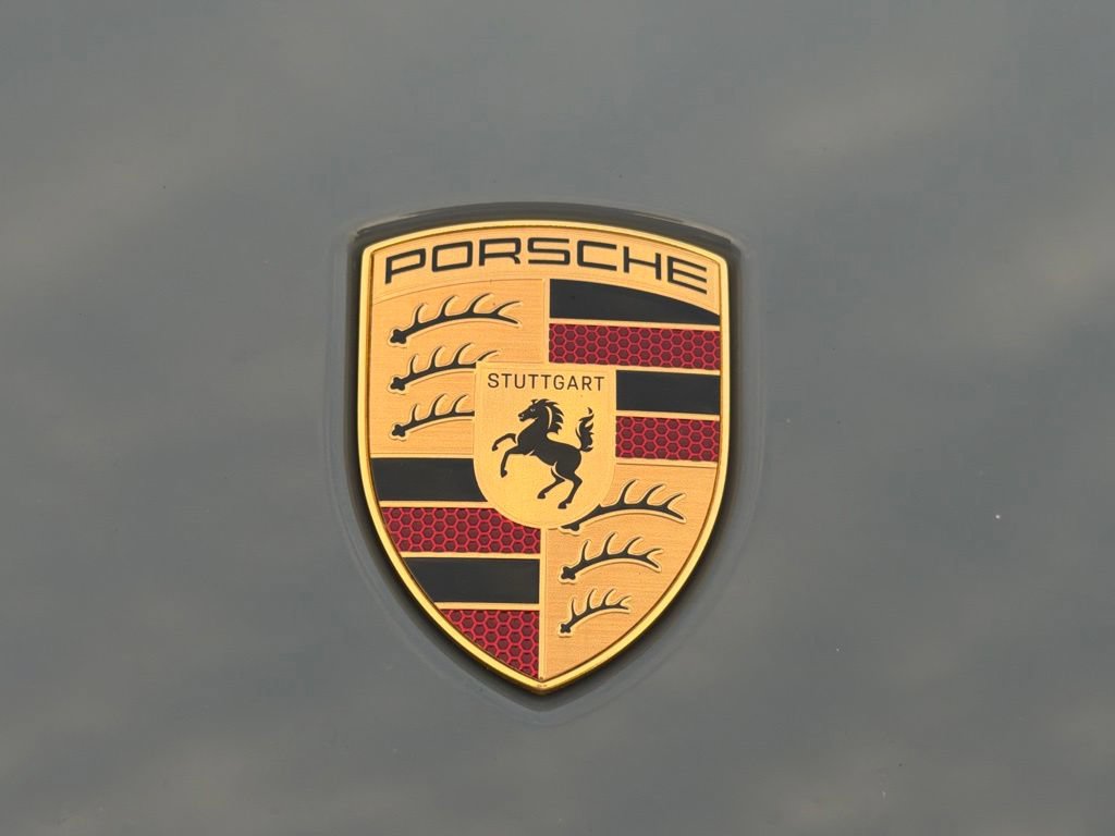 Used 2025 Porsche Cayenne AWD/4WD image 32
