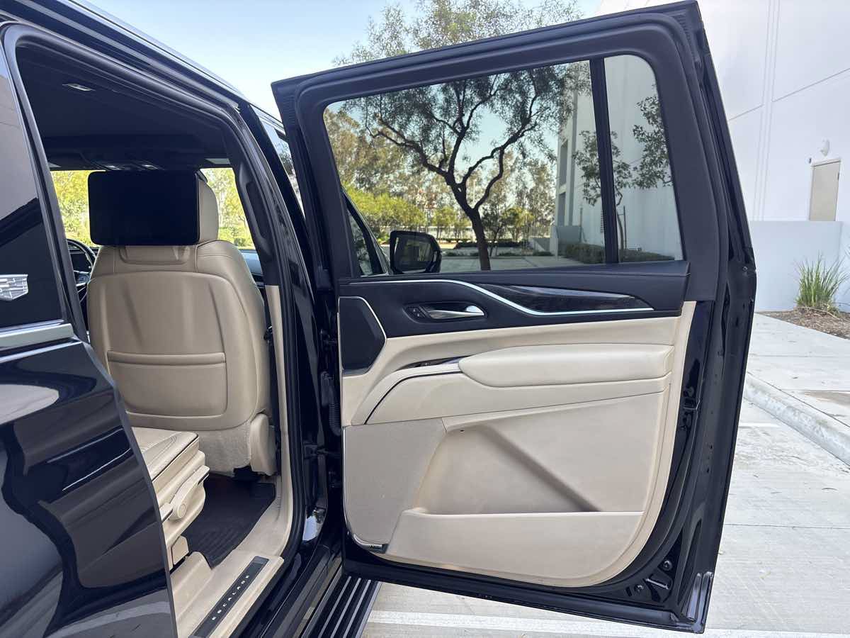 Used 2021 Cadillac Escalade ESV Premium Luxury w/ Driver Assist Tech Package RWD image 18