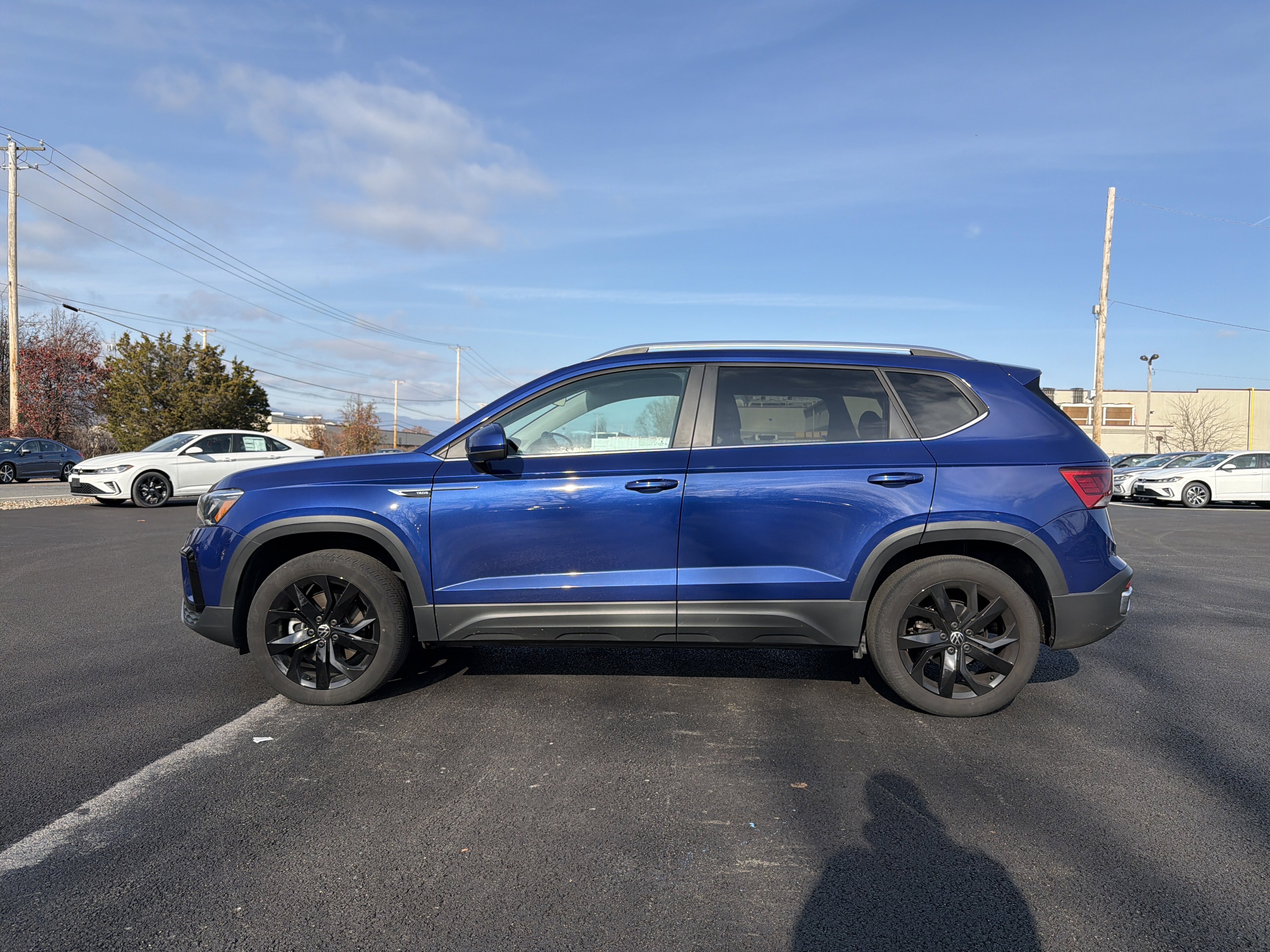 Certified 2023 Volkswagen Taos SE w/ Panoramic Sunroof Package image 9
