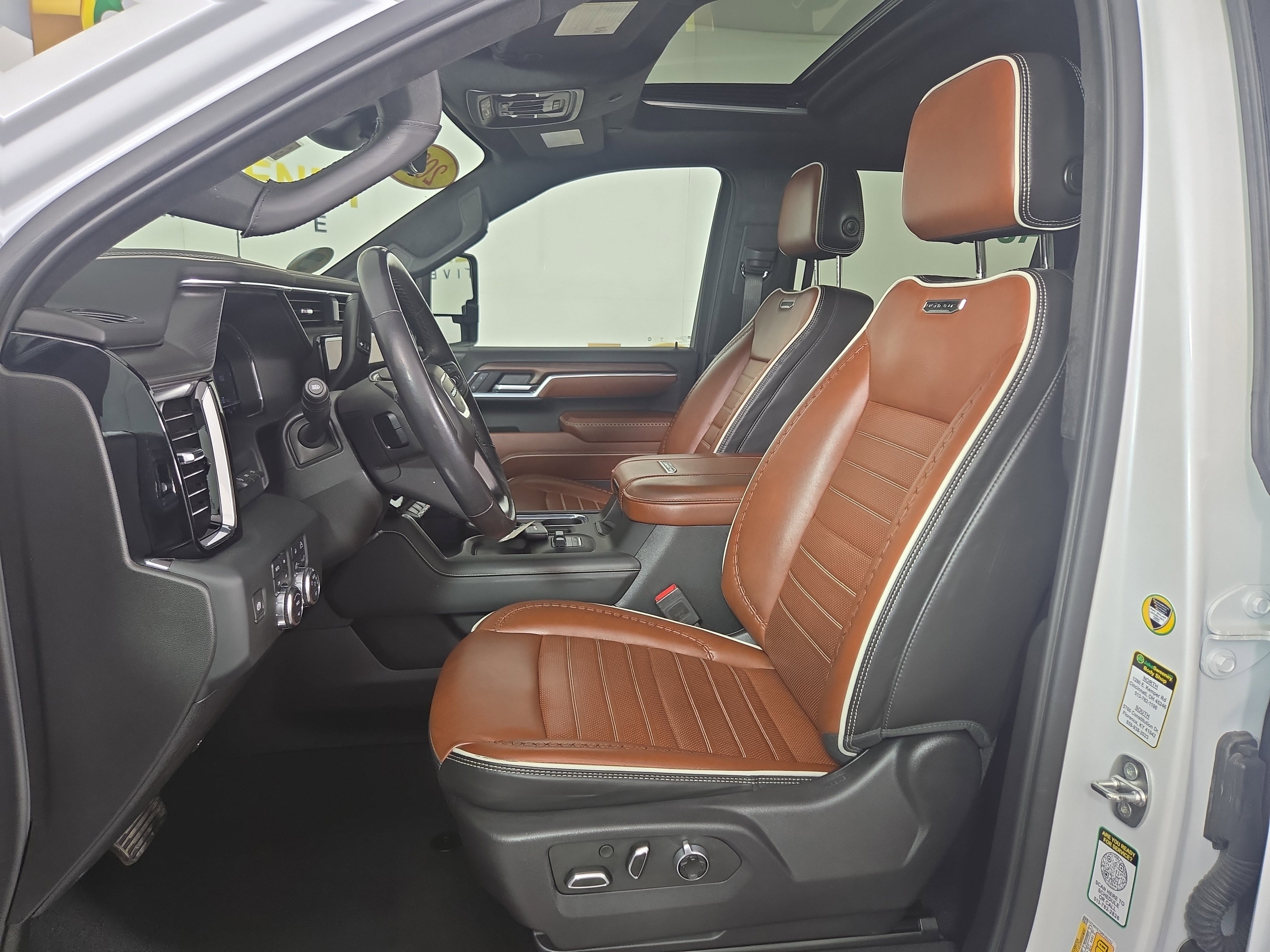 Used 2024 GMC Sierra 3500 Denali Ultimate image 11