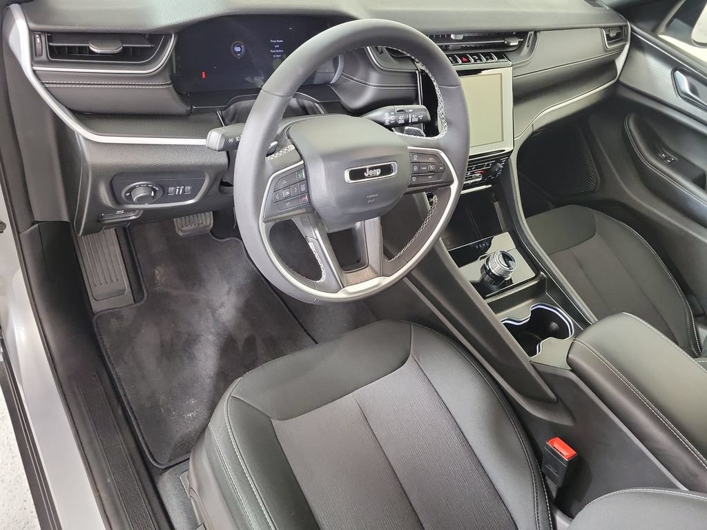 Used 2025 Jeep Grand Cherokee L Laredo w/ Luxury Tech Group I AWD/4WD image 11