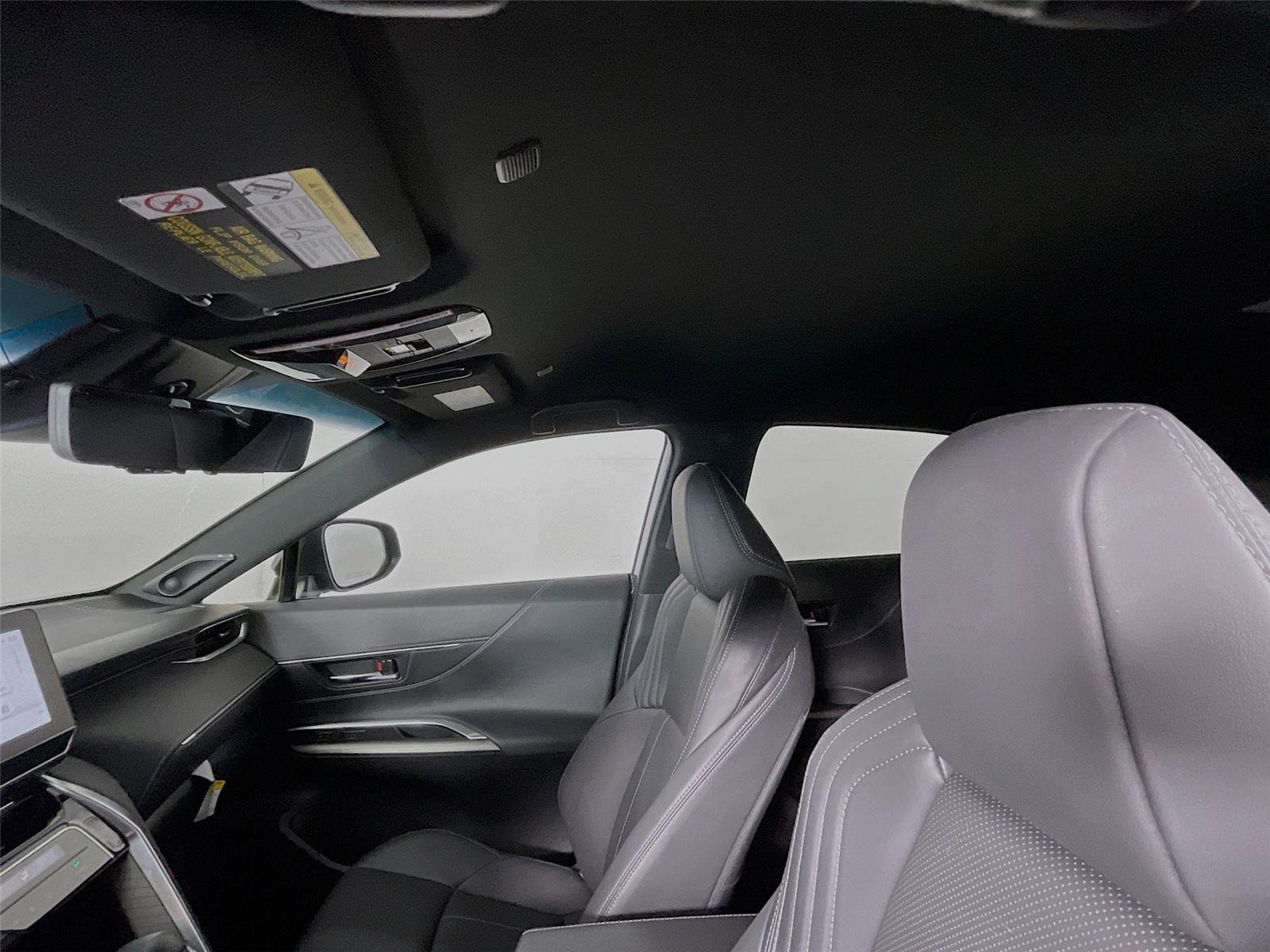 Used 2023 Toyota Venza Limited image 11