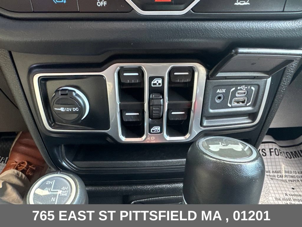 Used 2024 Jeep Wrangler Unlimited Sahara w/ Technology Group AWD/4WD image 22