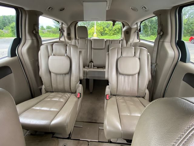 Used 2013 Chrysler Town & Country Touring FWD image 11
