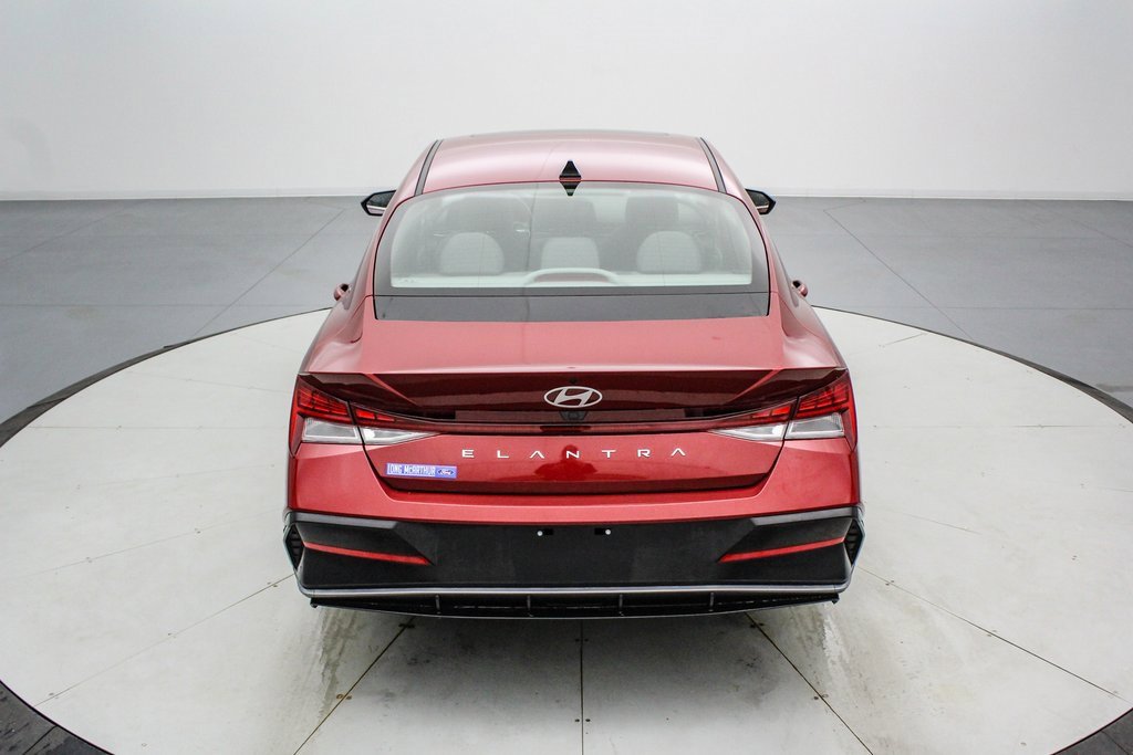 Used 2025 Hyundai Elantra SEL image 5