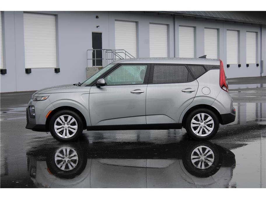 Used 2022 Kia Soul LX image 2