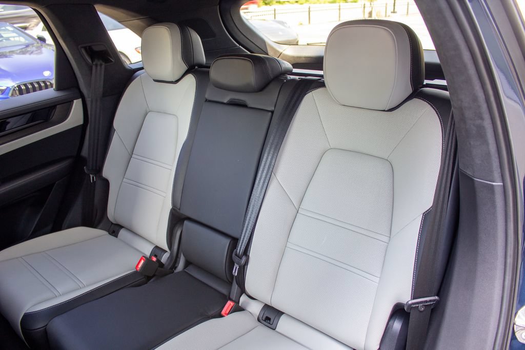 Used 2026 Porsche Cayenne GTS AWD/4WD image 22