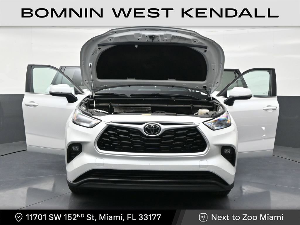 Used 2025 Toyota Highlander LE image 33