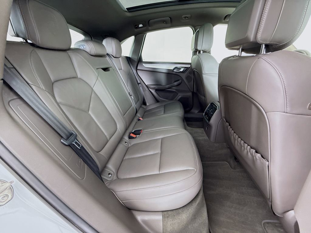 Certified 2023 Porsche Macan Turbo AWD/4WD image 30