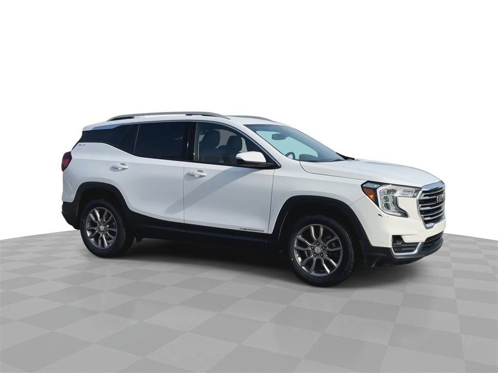 Used 2024 GMC Terrain SLT image 2