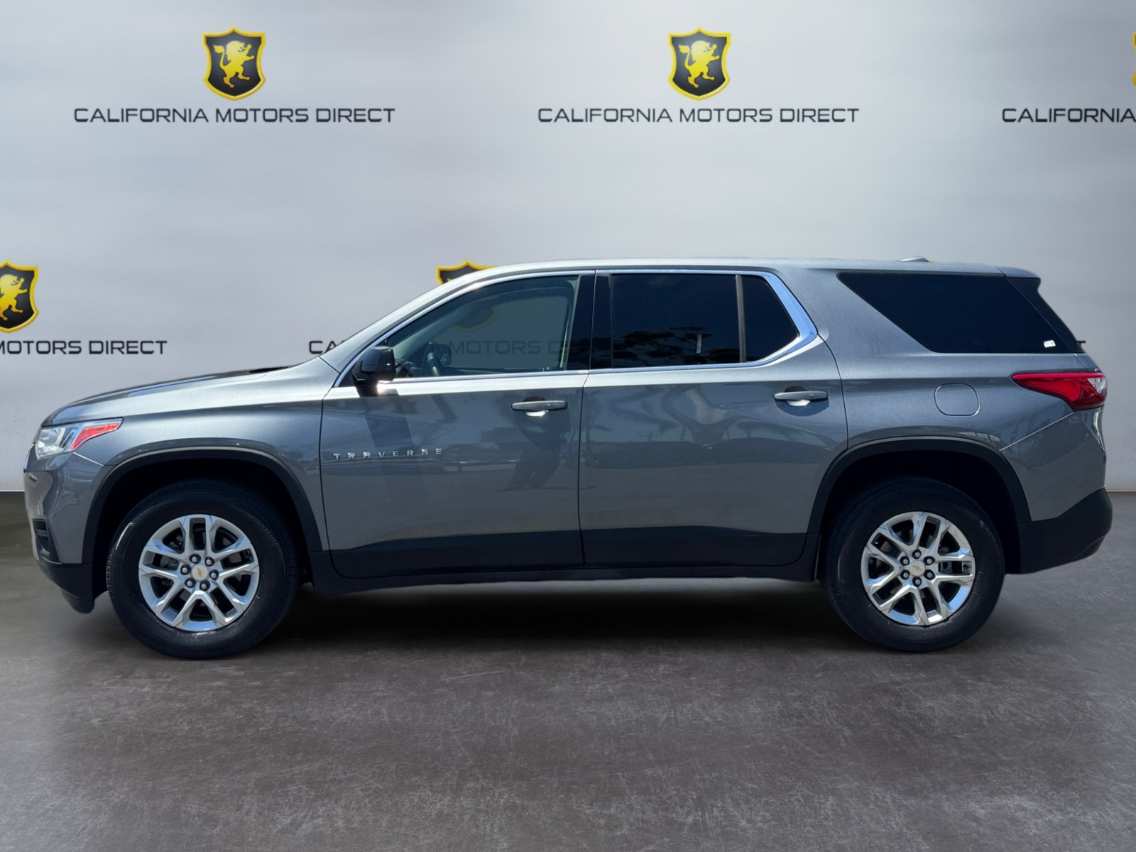 Used 2020 Chevrolet Traverse LS FWD image 2