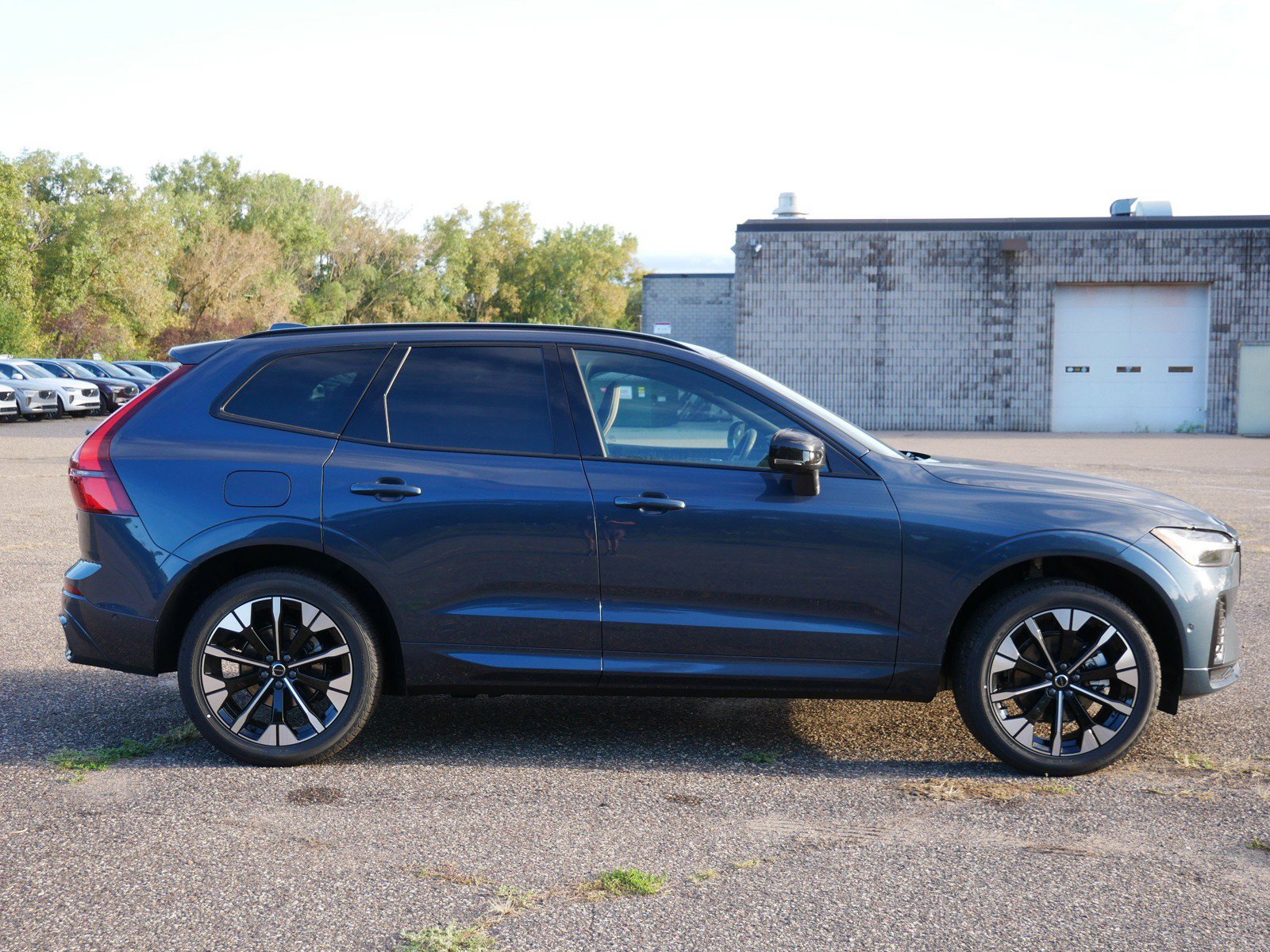 New 2027 Volvo XC60 B5 Plus AWD/4WD image 2