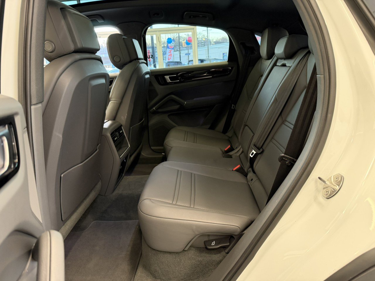 Used 2023 Porsche Cayenne Platinum Edition AWD/4WD image 35