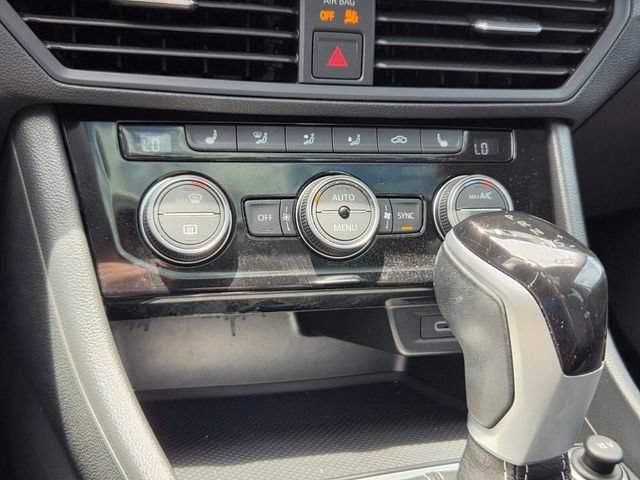 Used 2023 Volkswagen Jetta SE w/ Panoramic Sunroof Package FWD image 22