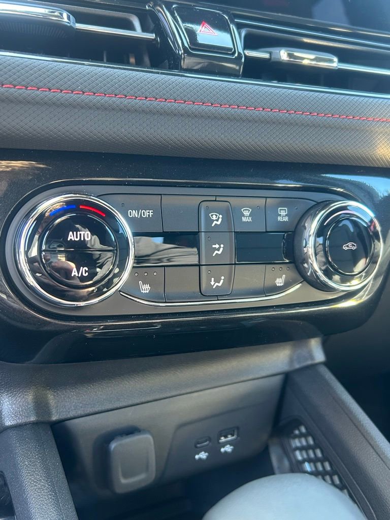 Used 2025 Chevrolet TrailBlazer RS w/ Convenience Package AWD/4WD image 18