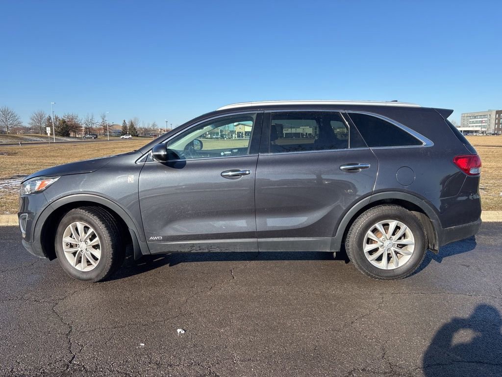 Used 2017 Kia Sorento LX w/ LX Convenience Package image 8