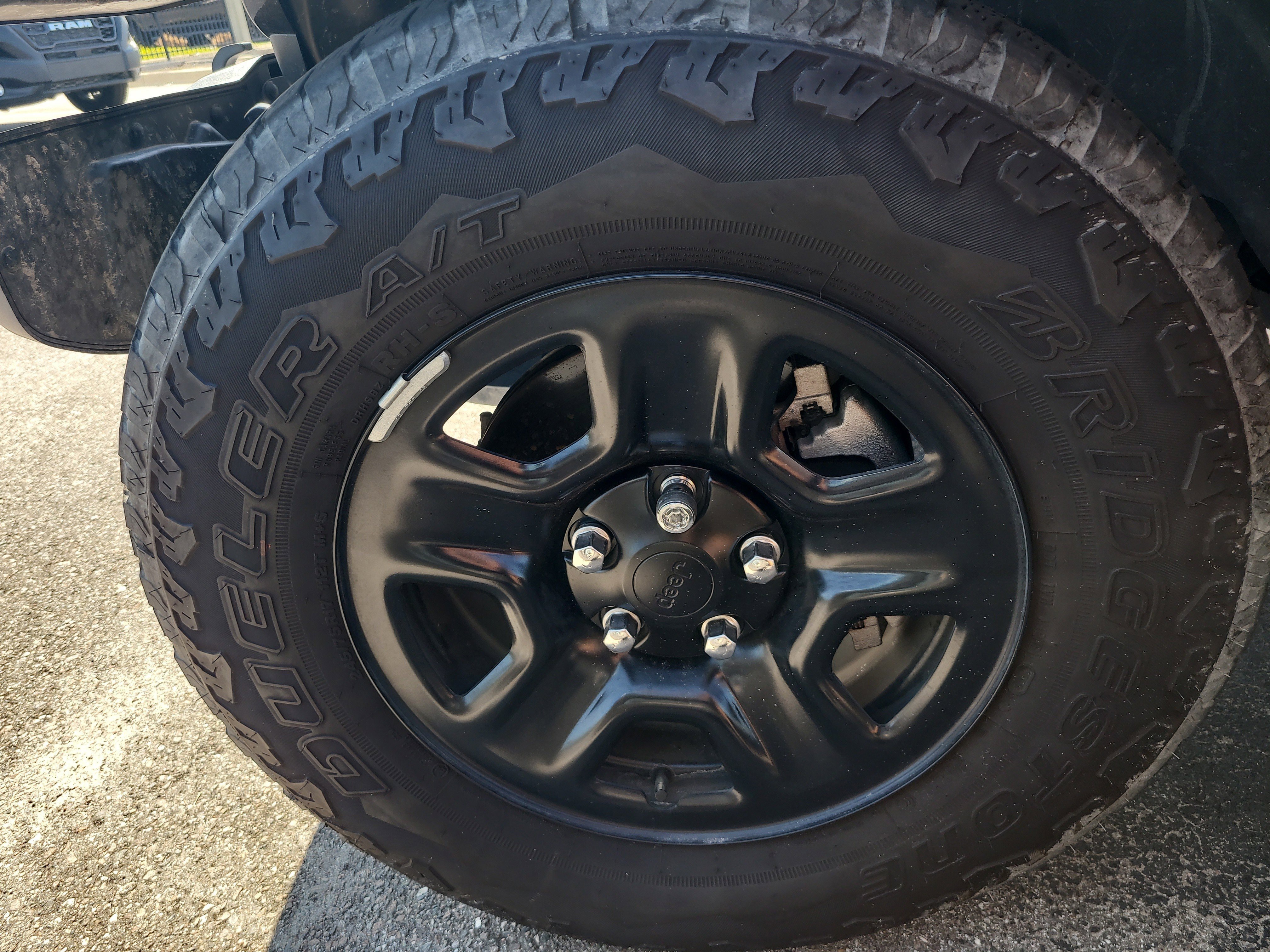Used 2025 Jeep Gladiator Sport AWD/4WD image 8